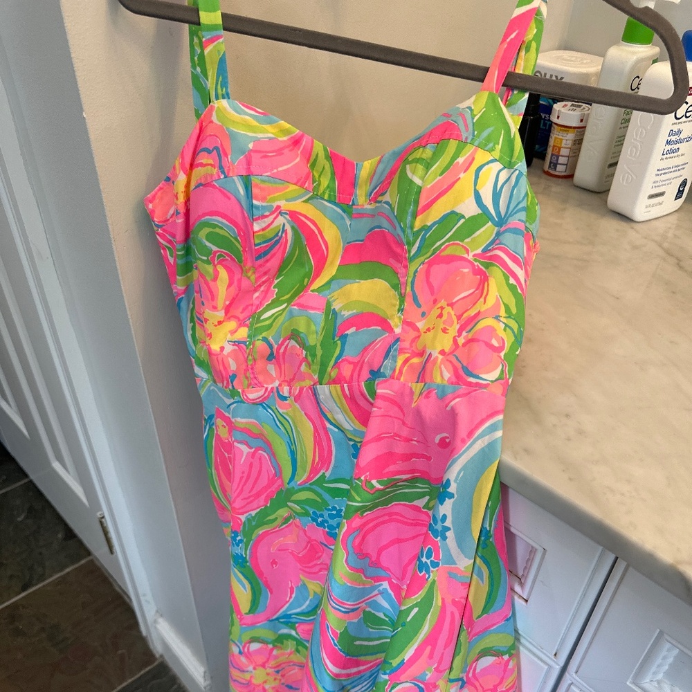 Lilly Pulitzer size 2 bright spaghetti strap dress with padded front. Worn once